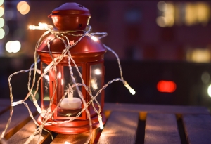 As Holiday Light Displays Grow More Elaborate, Homeowners Weigh DIY Installation Risks As Holiday Light Displays Grow More Elaborate, Homeowners Weigh DIY Installation Risks